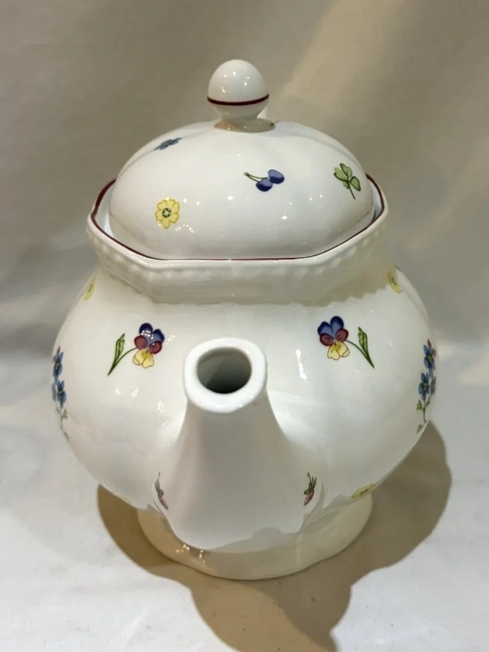 VTG Johnson Brothers Fine Porcelain FLEURETTE Teapot Staffordshire England EUC